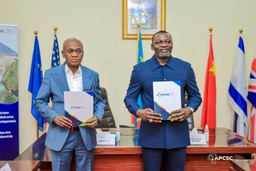 SIGNATURE PROTOCOLE ENTRE L'APCSC ET LA PROVINCE DE LA TSHUAPA